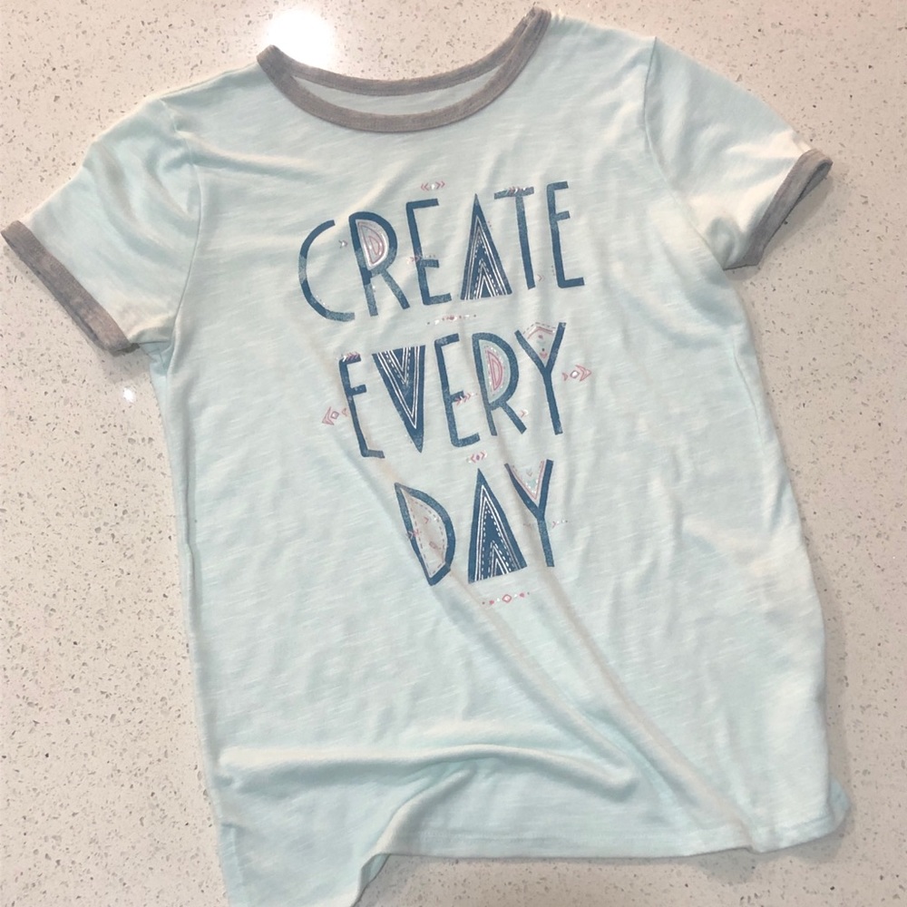 Girl’s graphic tee